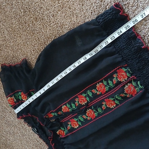 Twenty one floral scrunch  key hole sheer blouse size medium - Picture 14 of 15